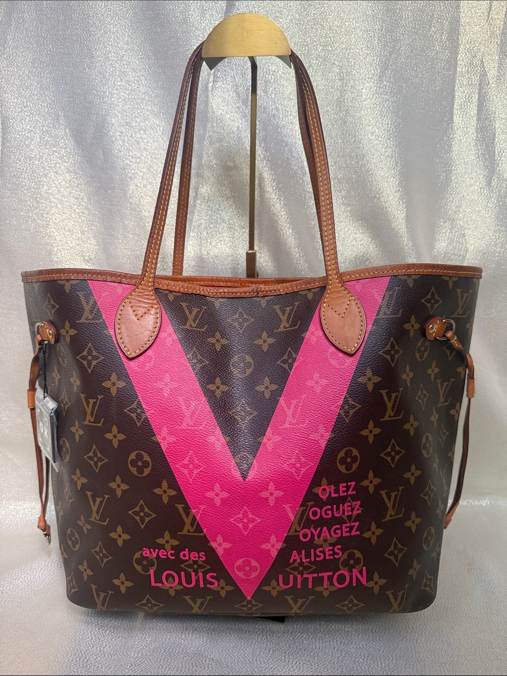 Louis Vuitton Neverfull MM Limited Edition Hot Pink V